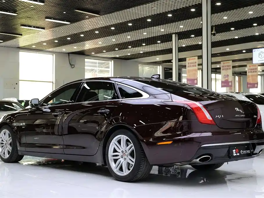 Jaguar XJ 2019 — фото 20