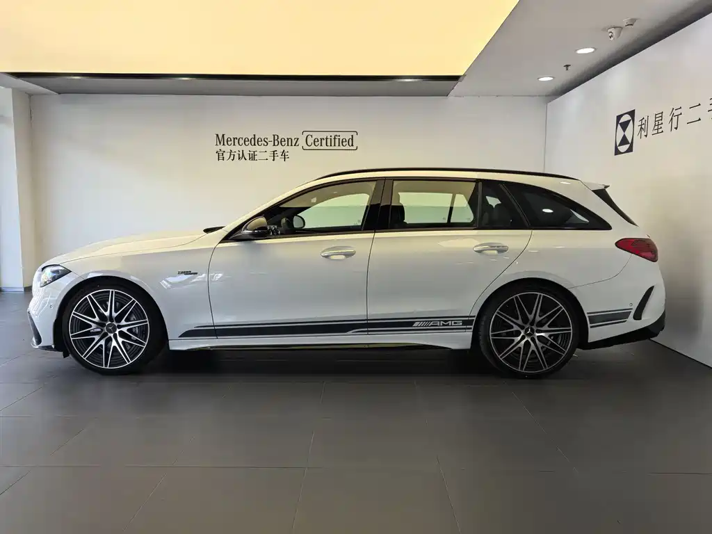 Mercedes-Benz C-Class AMG 2025 — фото 2