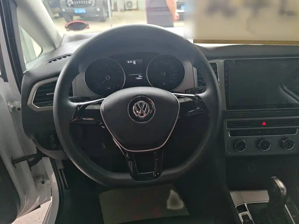 Volkswagen Golf Sportsvan 2018 — фото 13