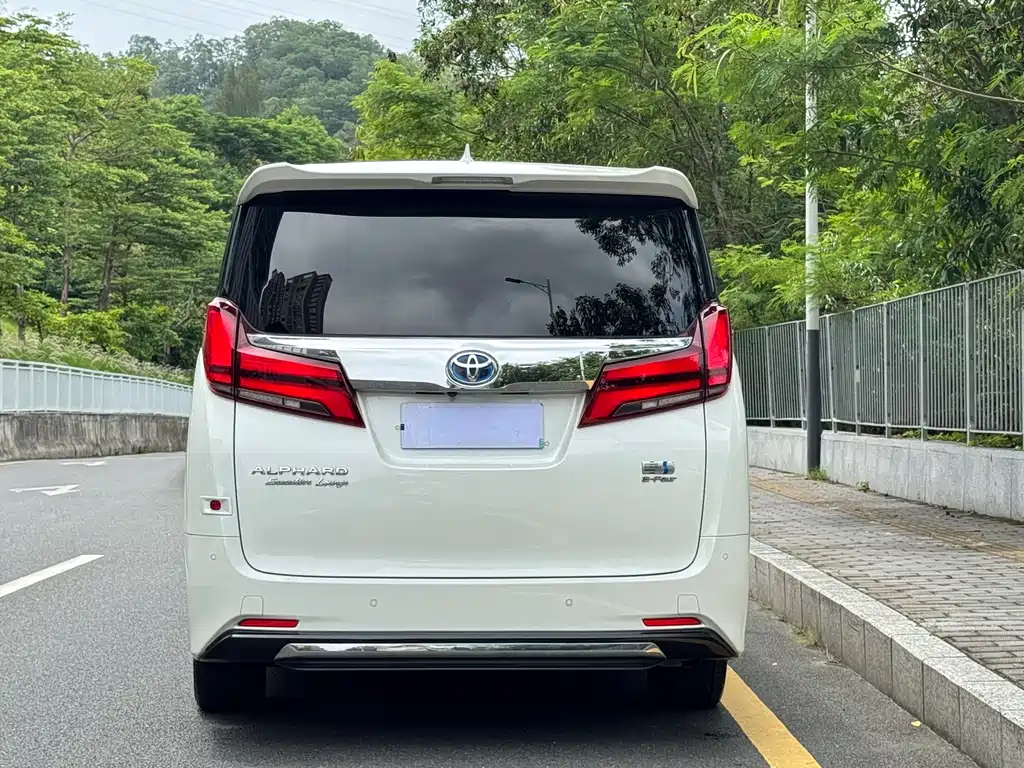 Toyota Alphard 2022 — фото 6