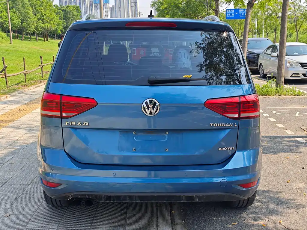 Volkswagen Touran 2017 — фото 8