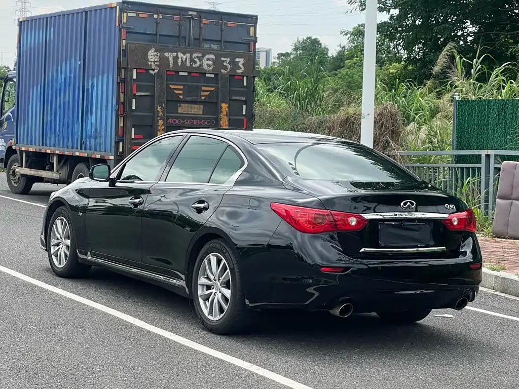 Infiniti Q50L 2015
