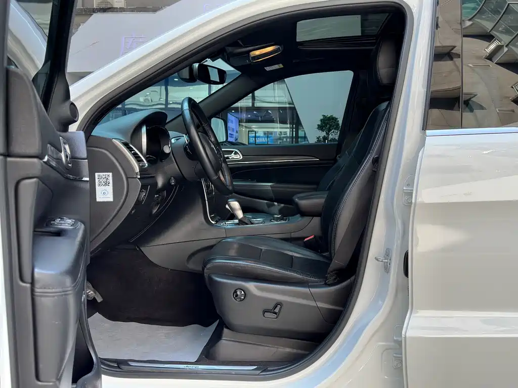 Jeep Grand Cherokee 2019 — фото 13