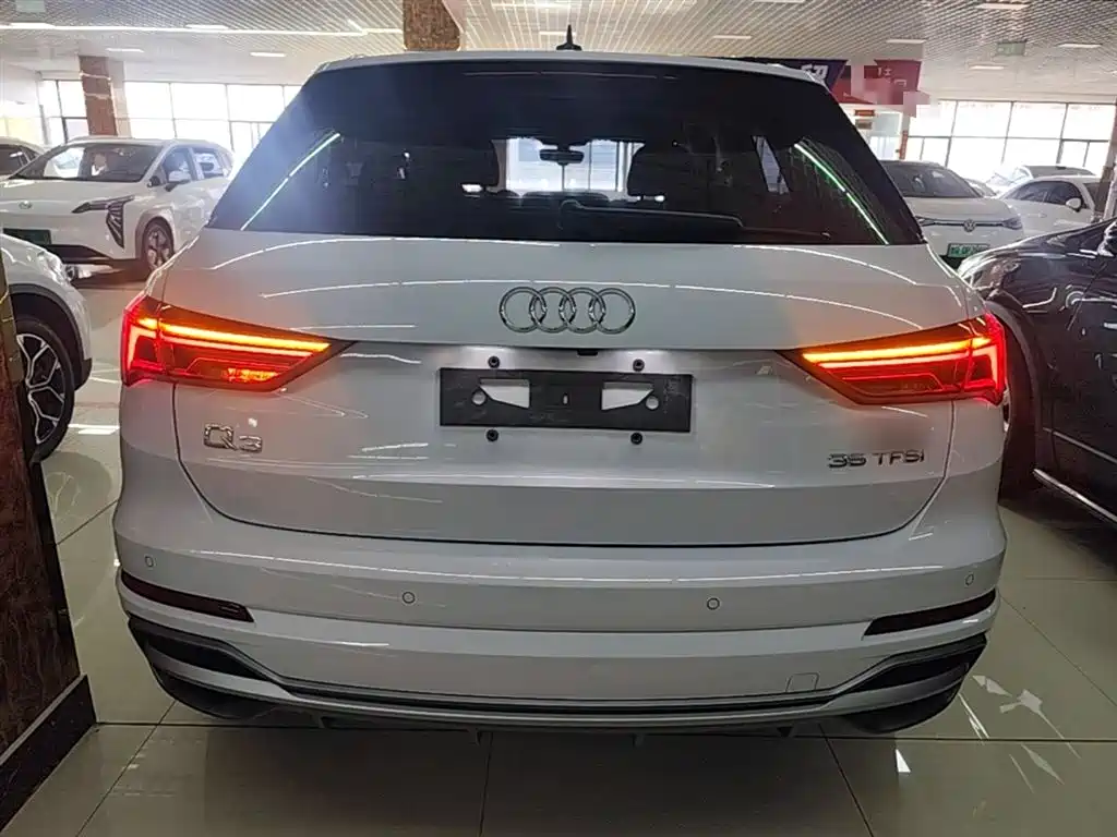 Audi Q3 2021 — фото 6