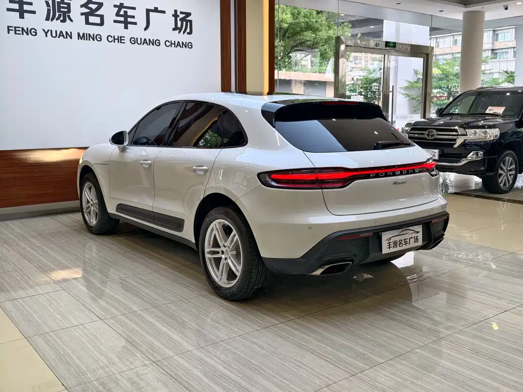 Porsche Macan 2023 — фото 26