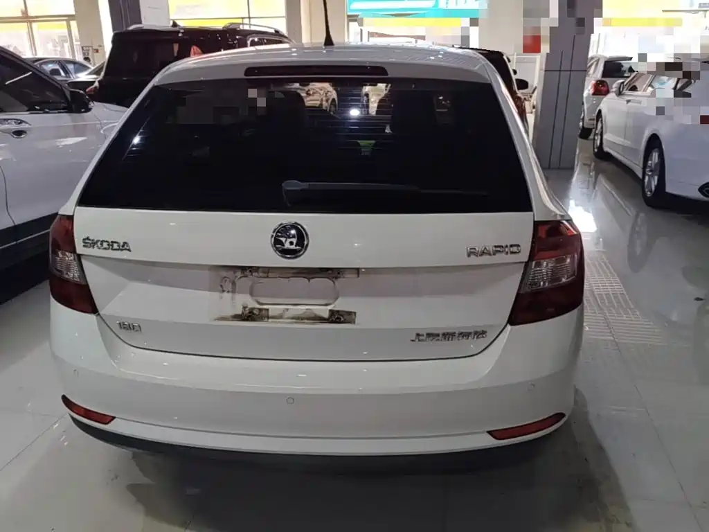 Skoda Rapid Spaceback 2018 — фото 6