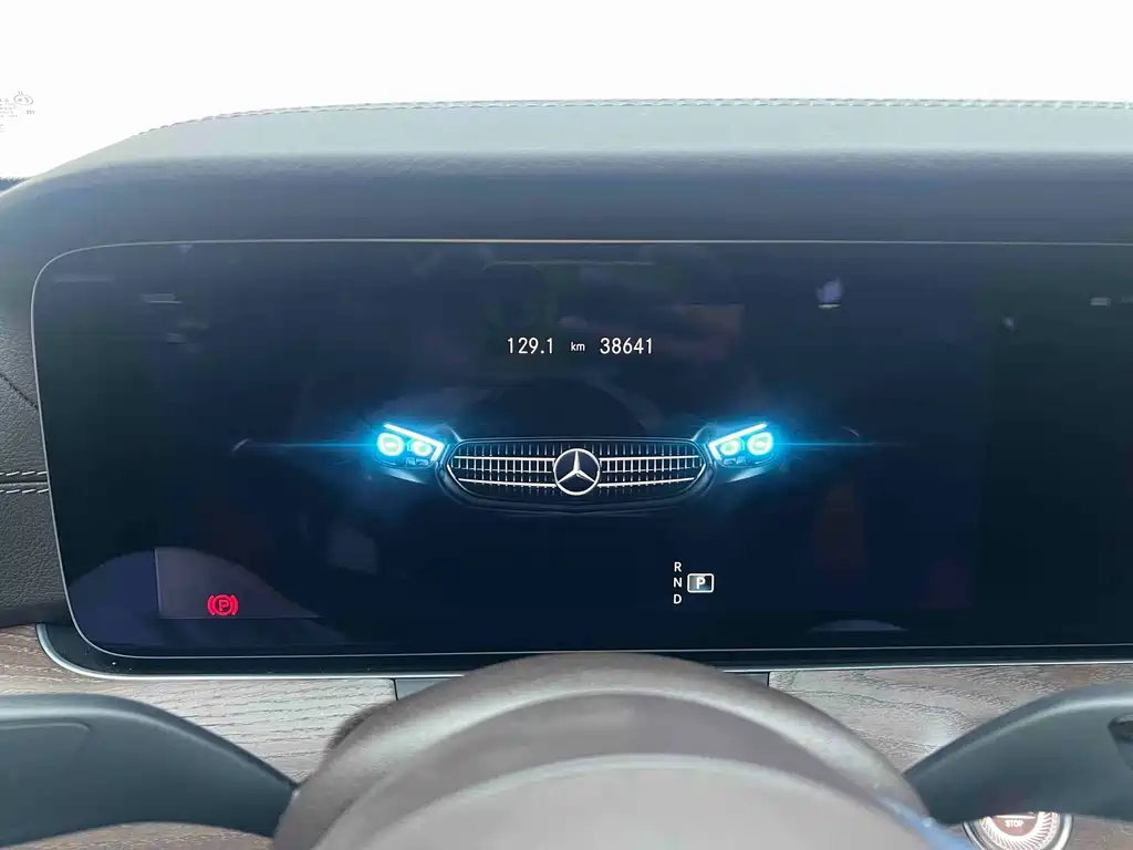 Mercedes-Benz E-Class 2023 — фото 6