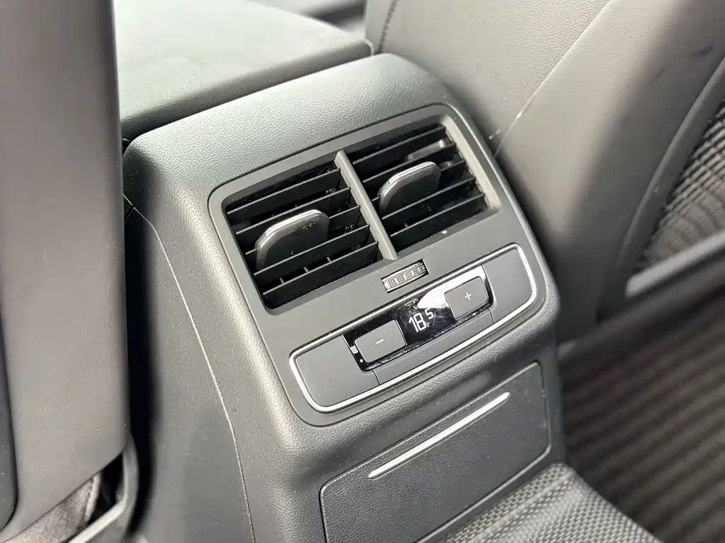 Audi A4L 2021