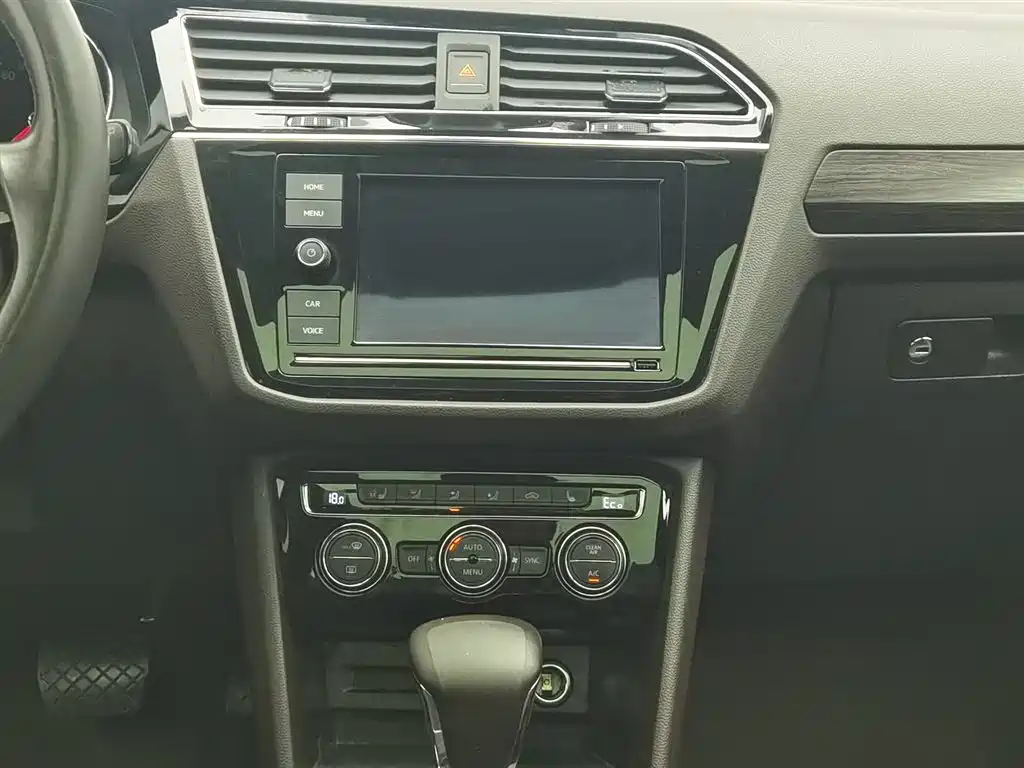 Volkswagen Tiguan L PHEV 2019 — фото 12