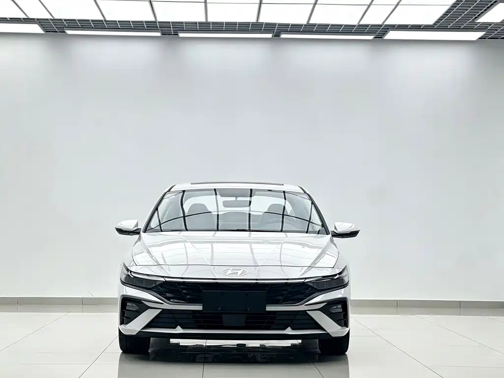 Hyundai Elantra 2023 — фото 6