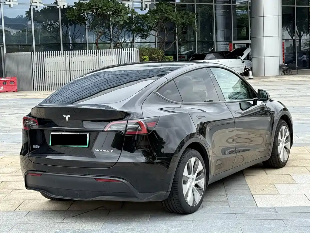 Tesla Model Y 2022 — фото 9