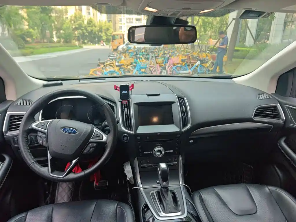 Ford Edge 2019 — фото 13