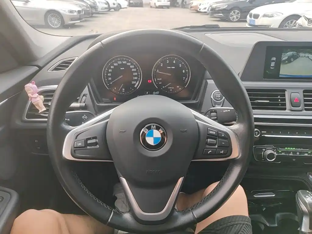 BMW 1 Series 2019 — фото 11