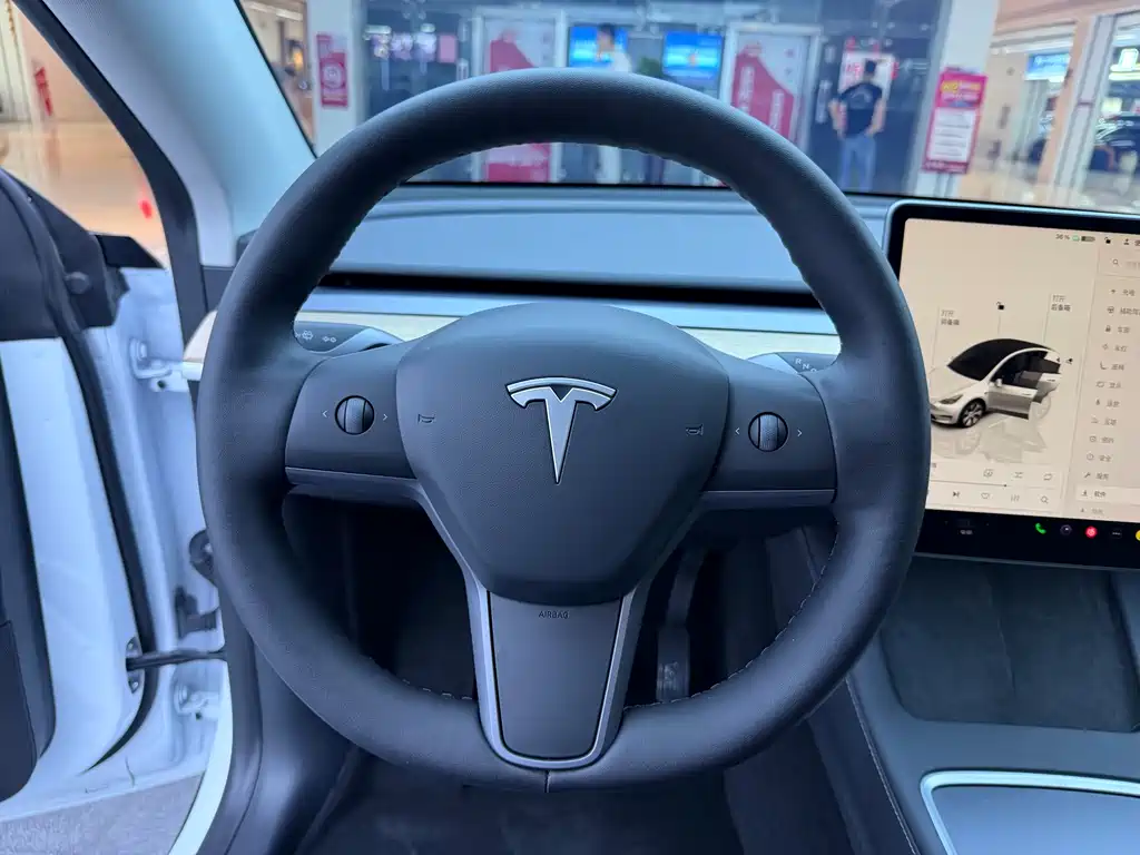 Tesla Model Y 2022 — фото 9