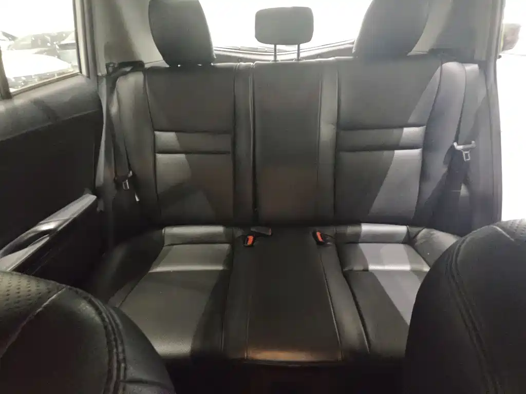 Toyota Yaris L 2019 — фото 18