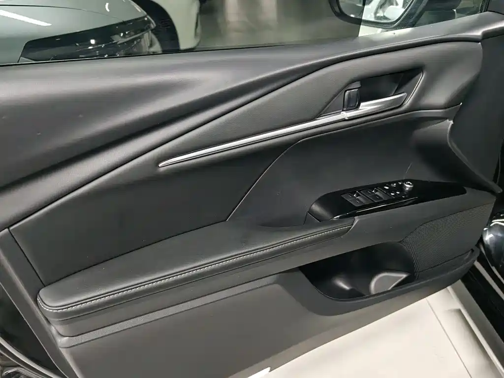 Toyota Camry 2024 — фото 11