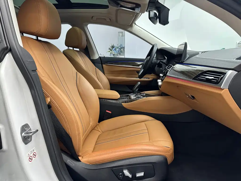 BMW 6 Series GT 2022 — фото 13