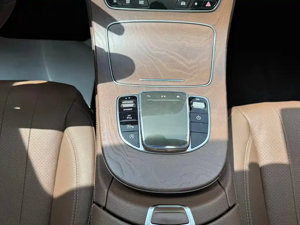 Mercedes-Benz E-Class 2021 — фото 13