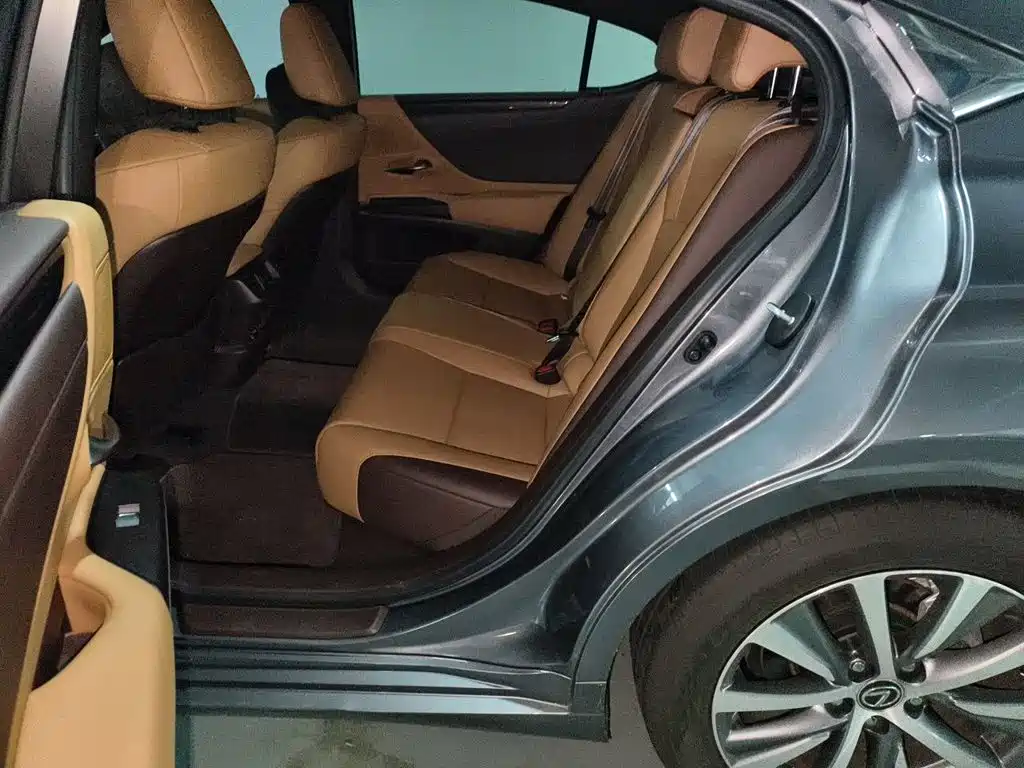 Lexus ES 2021 — фото 15