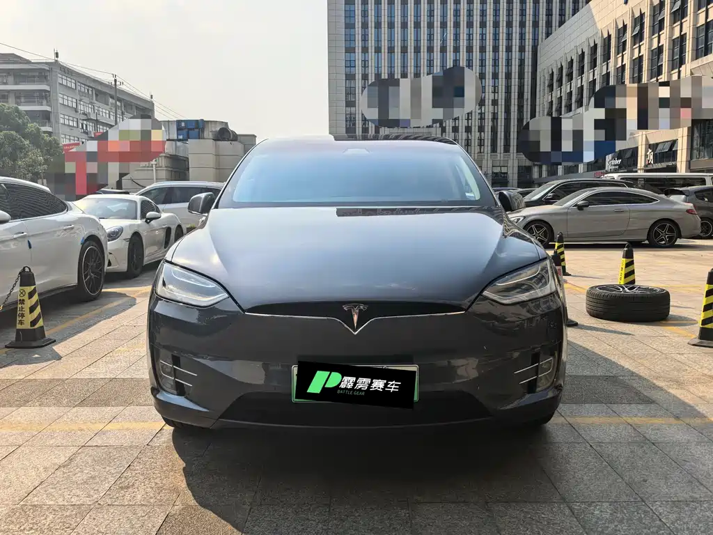 Tesla Model X 2018 — фото 3