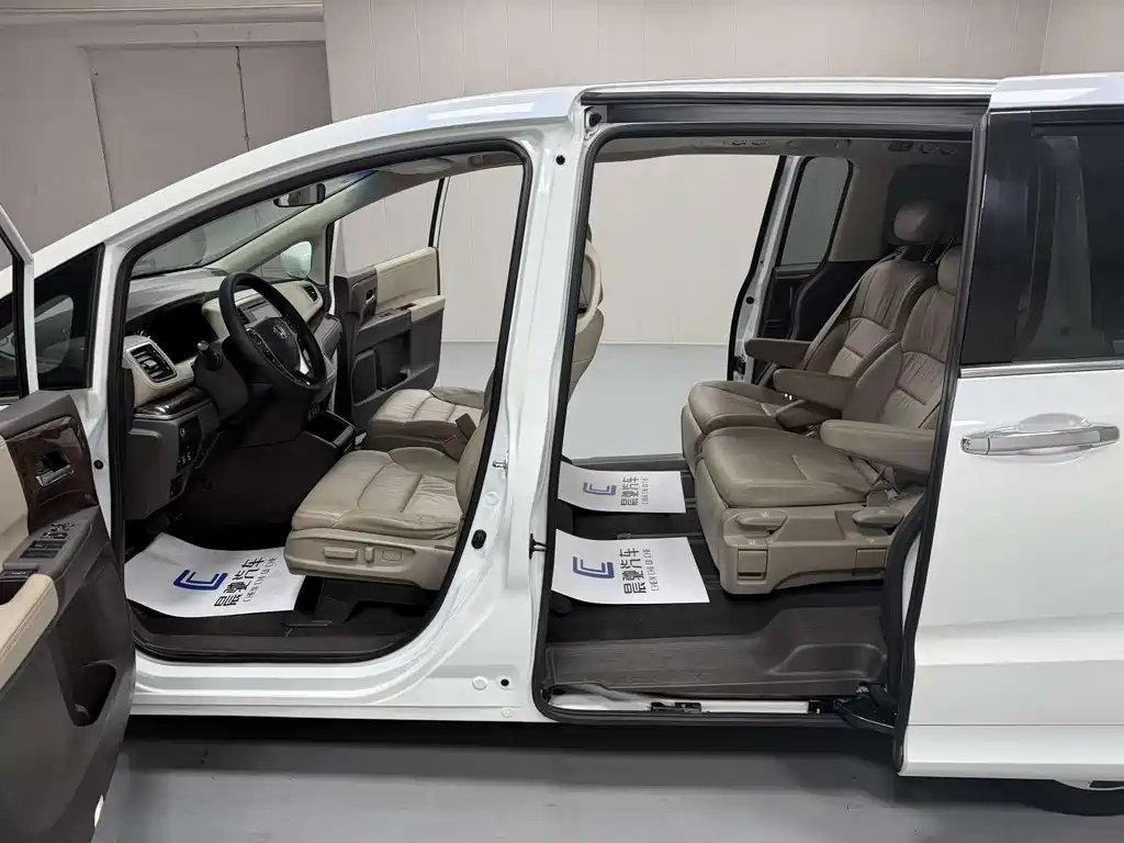 Honda Odyssey 2016 — фото 12