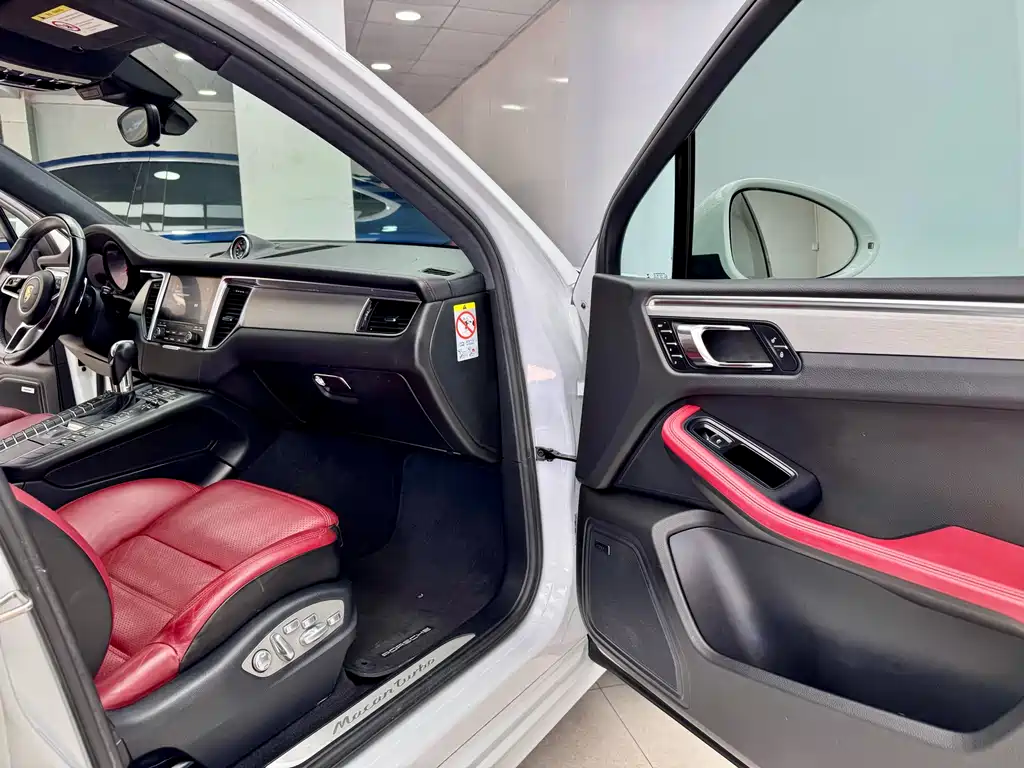 Porsche Macan 2016 — фото 16
