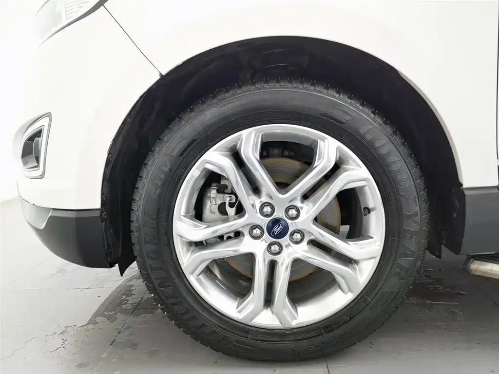 Ford Edge 2016 — фото 17