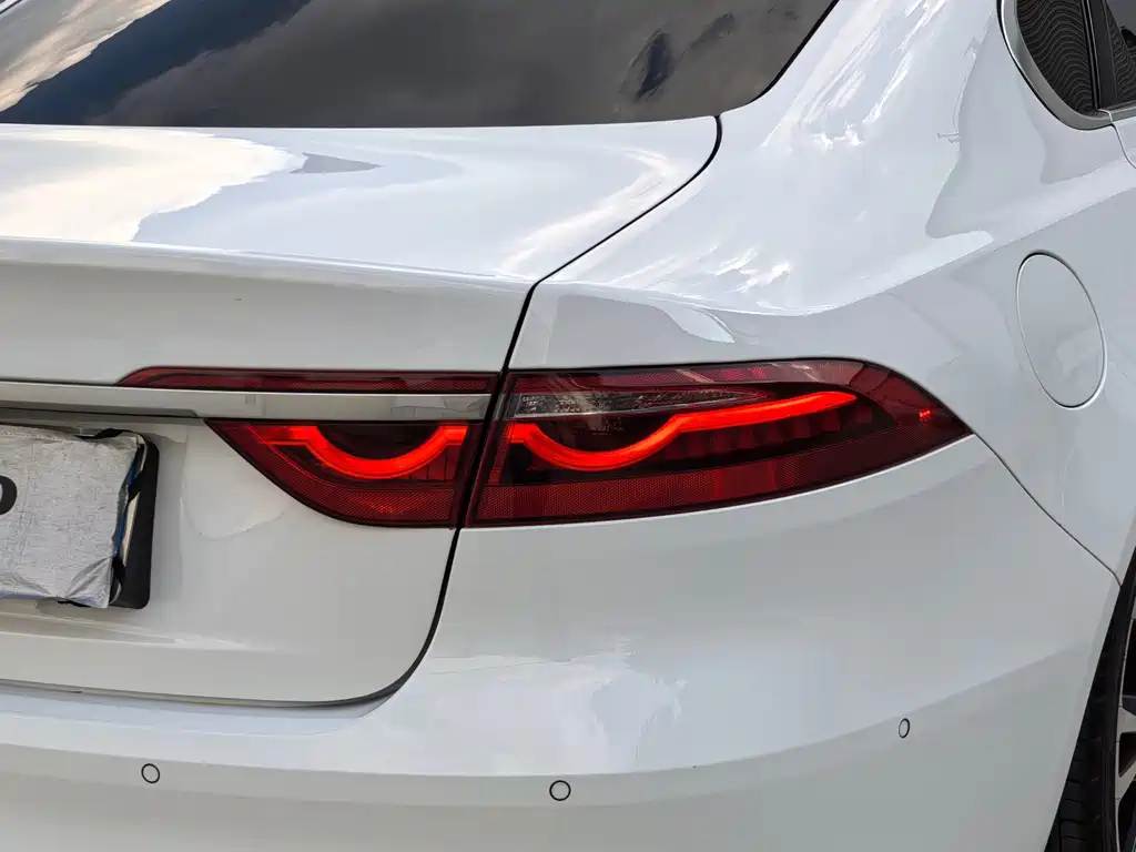 Jaguar XFL 2022 — фото 11