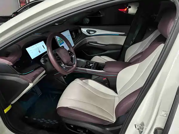 BYD Seal 07 DM-i 2025