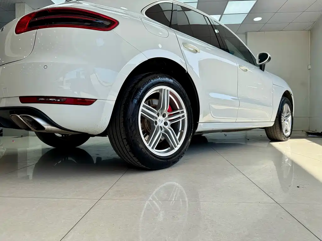 Porsche Macan 2016 — фото 26