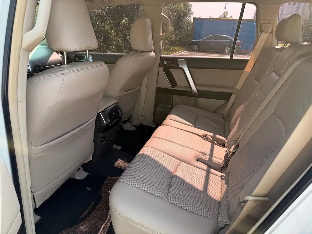 Toyota Prado 2019 — фото 11