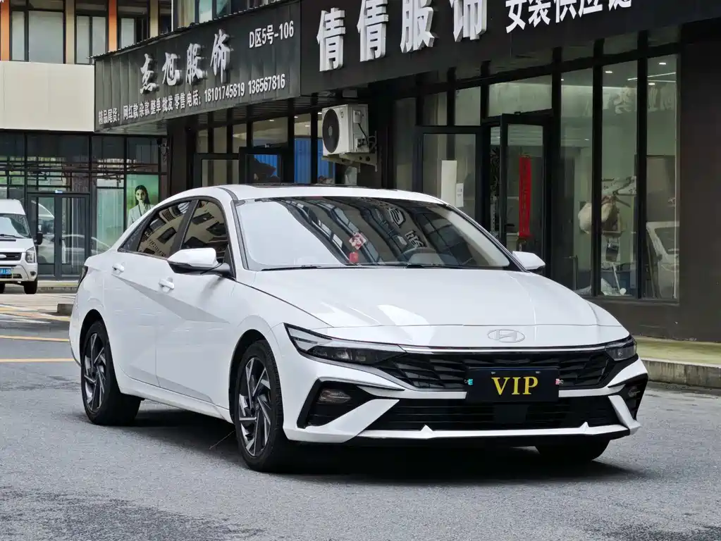 Hyundai Elantra 2025 — фото 3