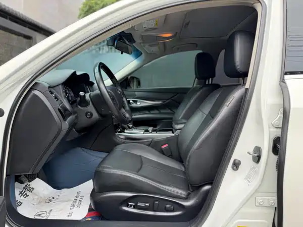 Infiniti Q70 2018