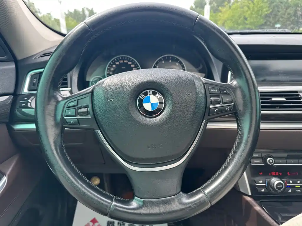 BMW 5 Series GT 2014 — фото 10