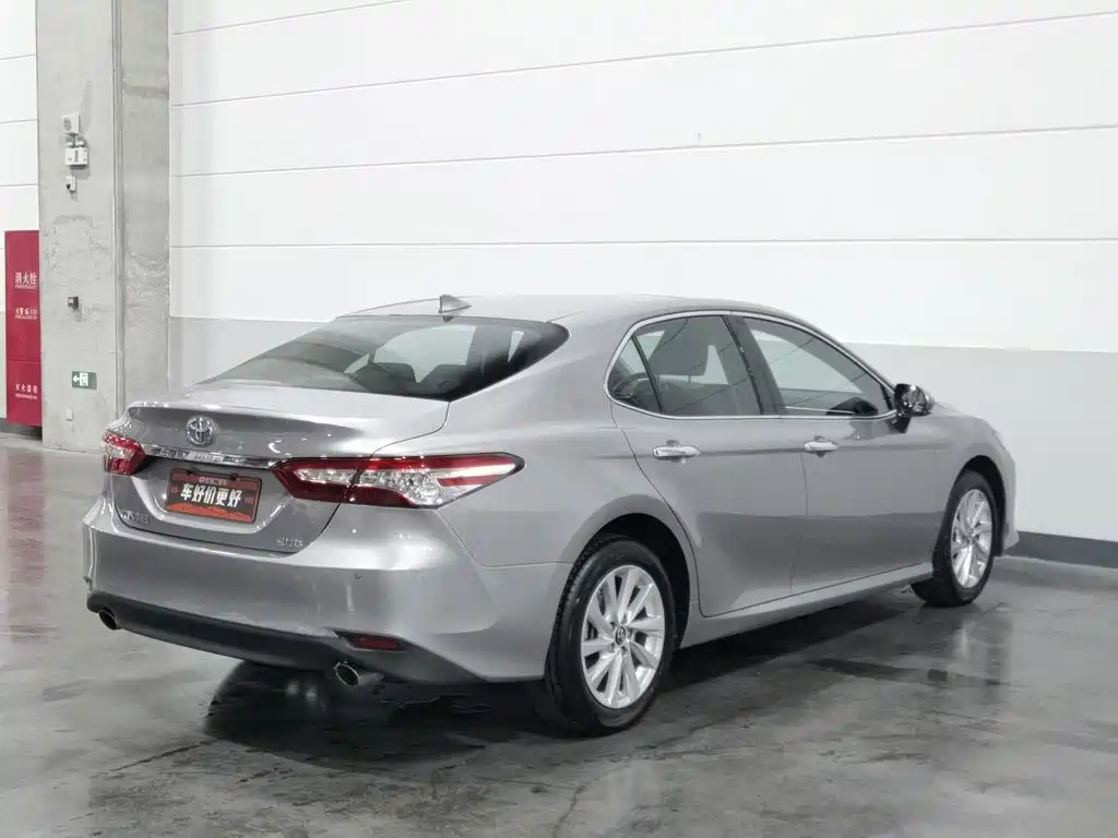 Toyota Camry 2022 — фото 2