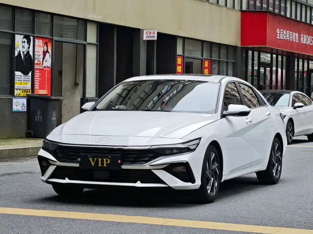 Hyundai Elantra 2025 — фото 1
