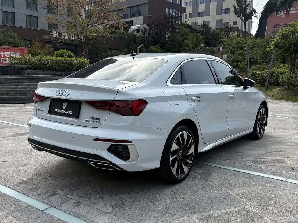 Audi A3 2023 — фото 10