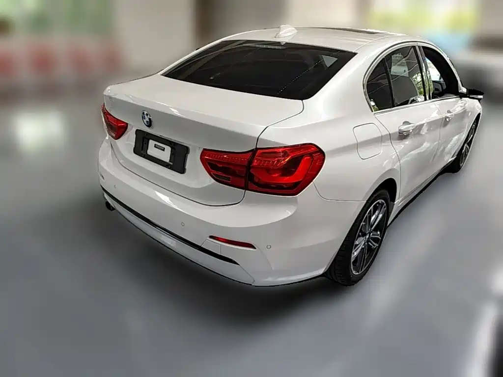 BMW 1 Series 2019 — фото 12