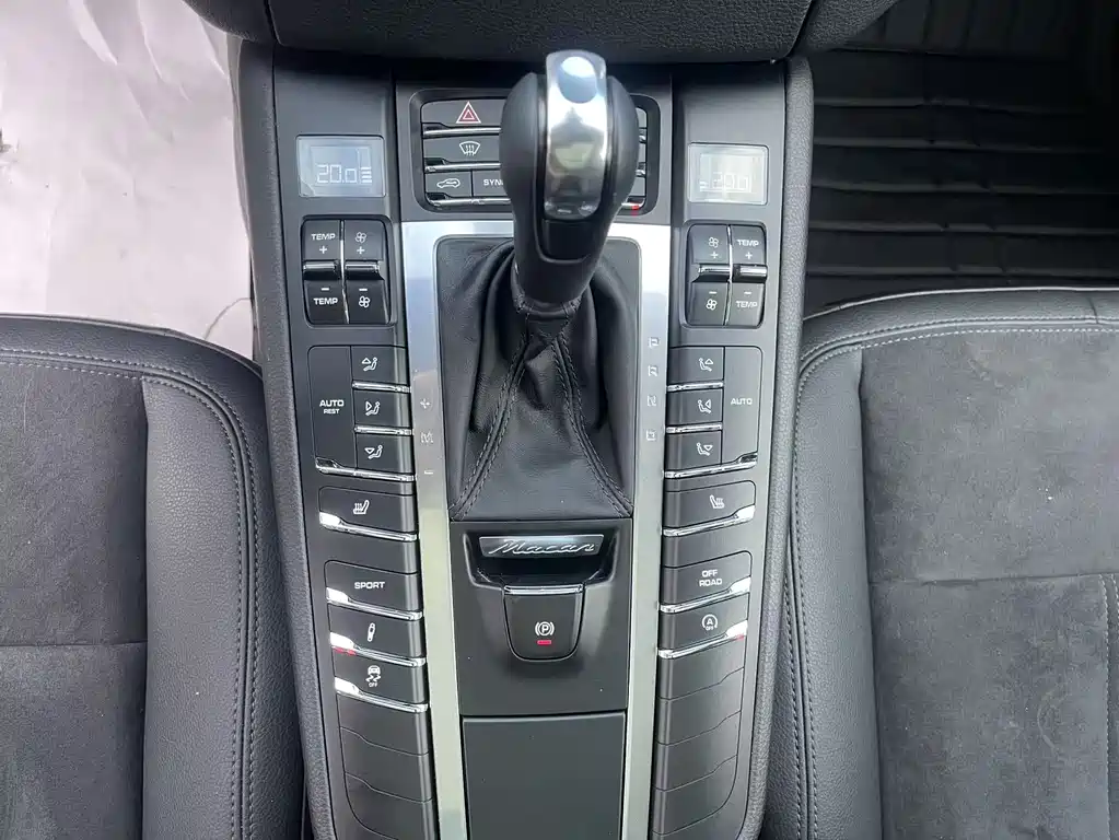 Porsche Macan 2015 — фото 23