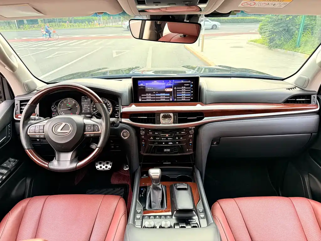 Lexus LX 2018 — фото 12