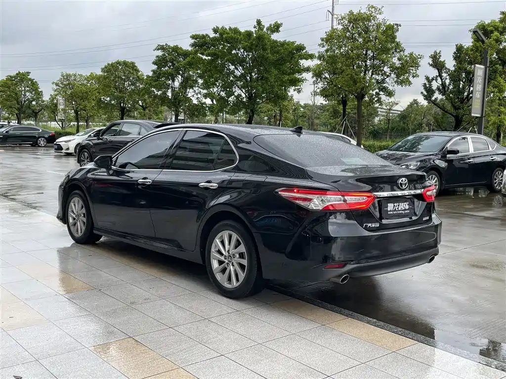 Toyota Camry 2023 — фото 7