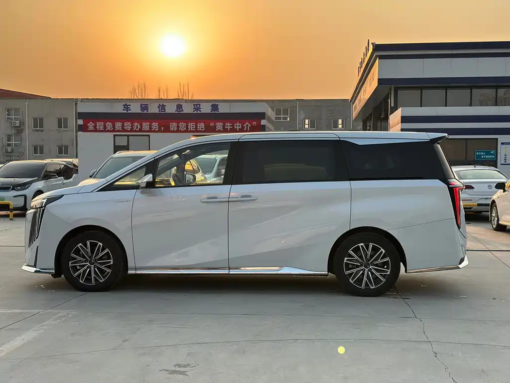 GAC Motor Trumpchi M8 2024 — фото 7