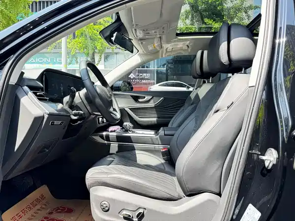 Hongqi HS5 2023