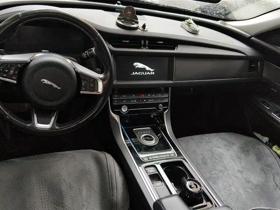 Jaguar XFL 2020 — фото 12