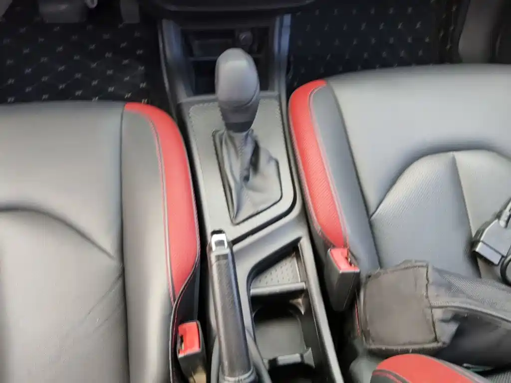 Luxgen U5 SUV 2018 — фото 14