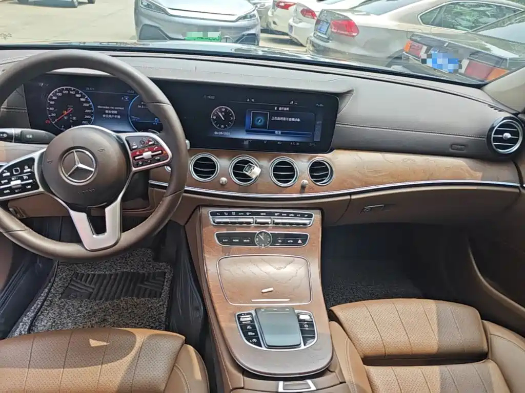 Mercedes-Benz E-Class 2019 — фото 13