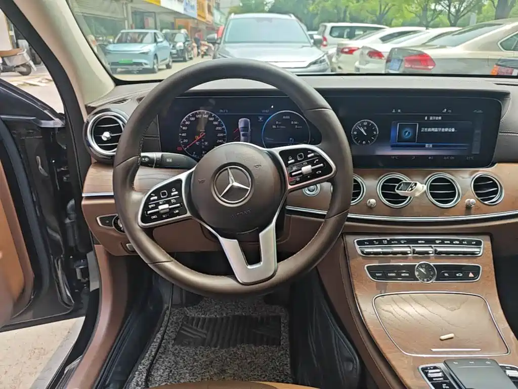 Mercedes-Benz E-Class 2019 — фото 11