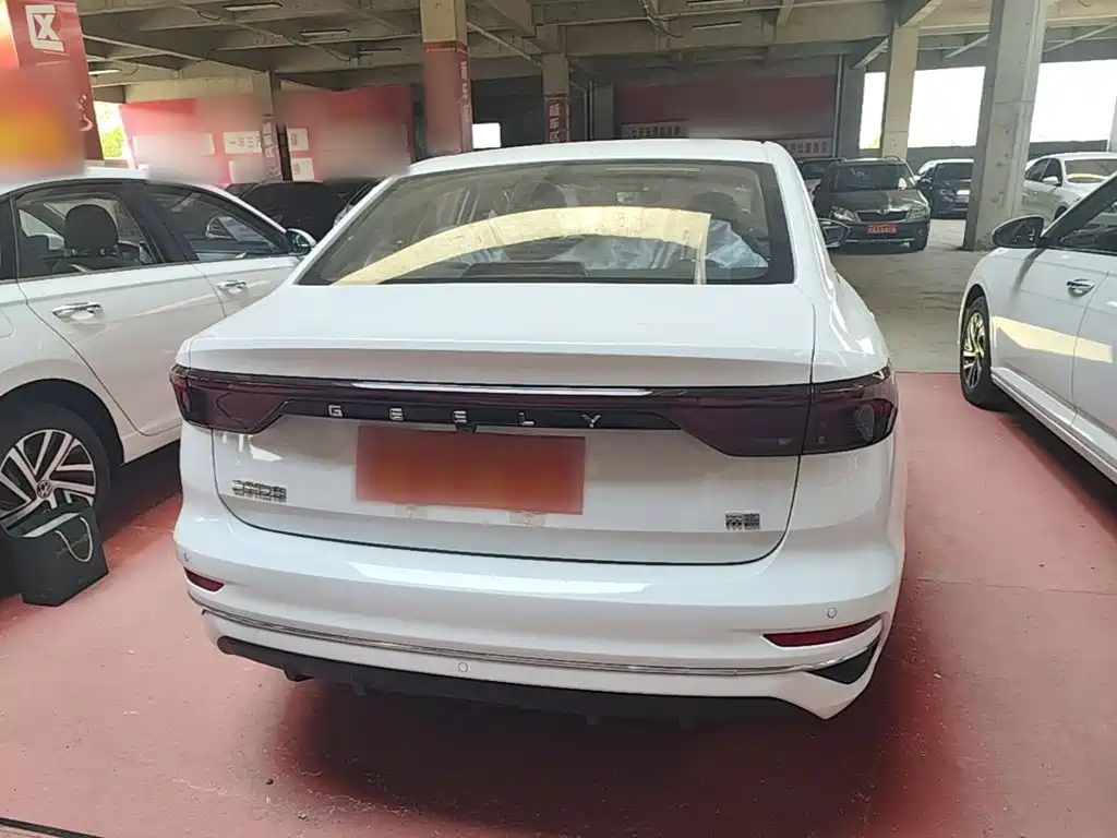 Geely Emgrand 2026