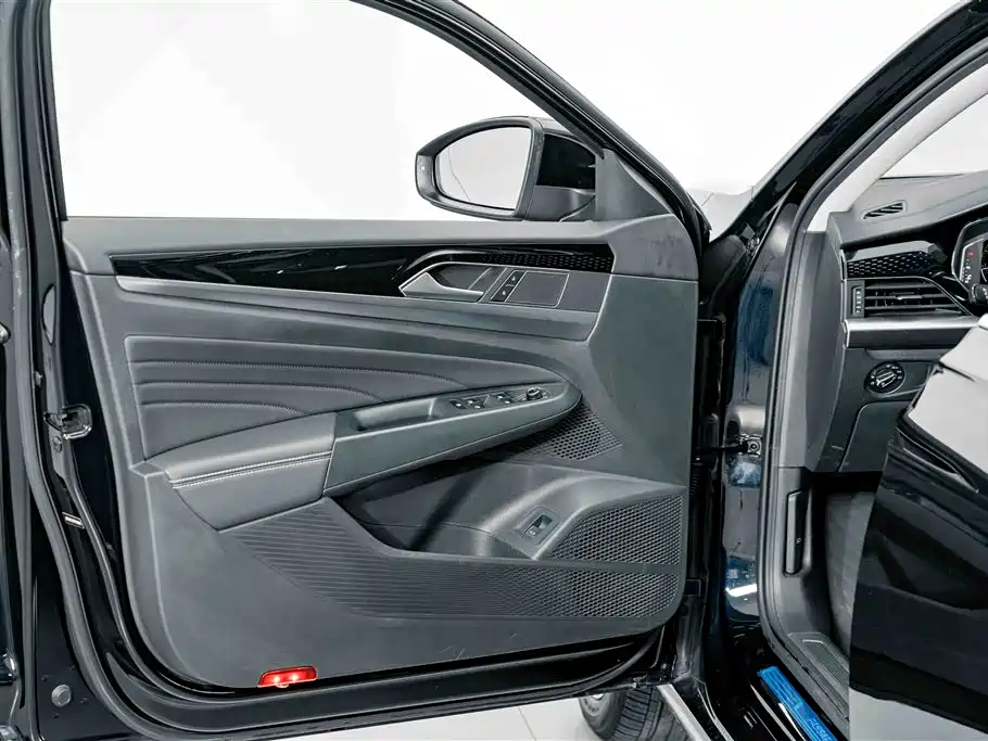 Volkswagen Passat 2023 — фото 15
