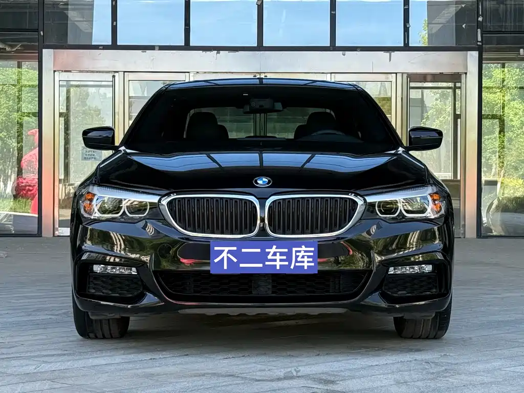 BMW 5 Series 2018 — фото 2